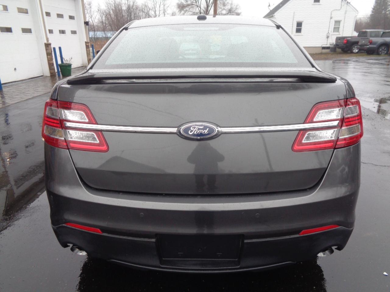 Ford Taurus 4dr Sdn SHO AWD 2015