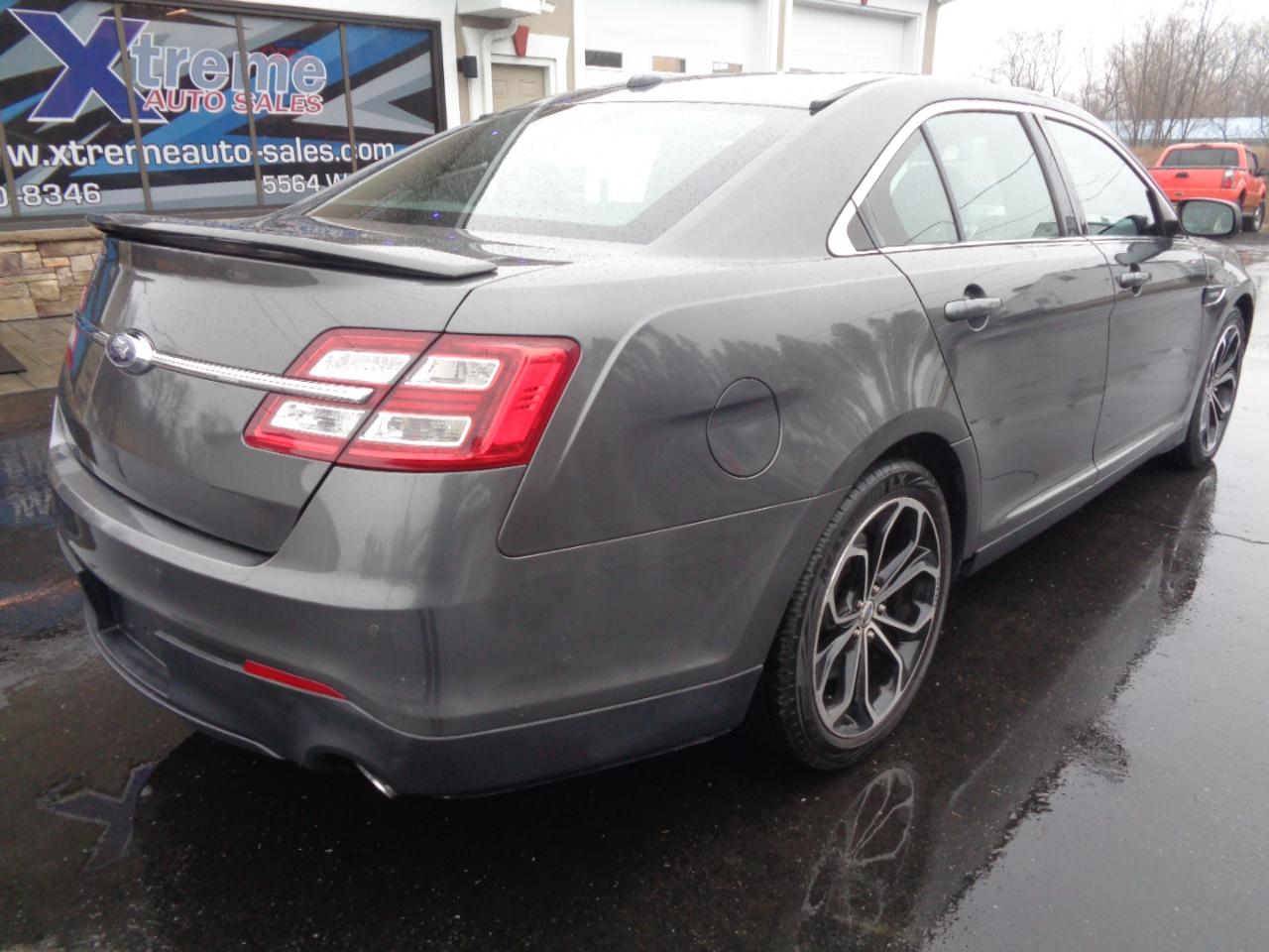 Ford Taurus 4dr Sdn SHO AWD 2015