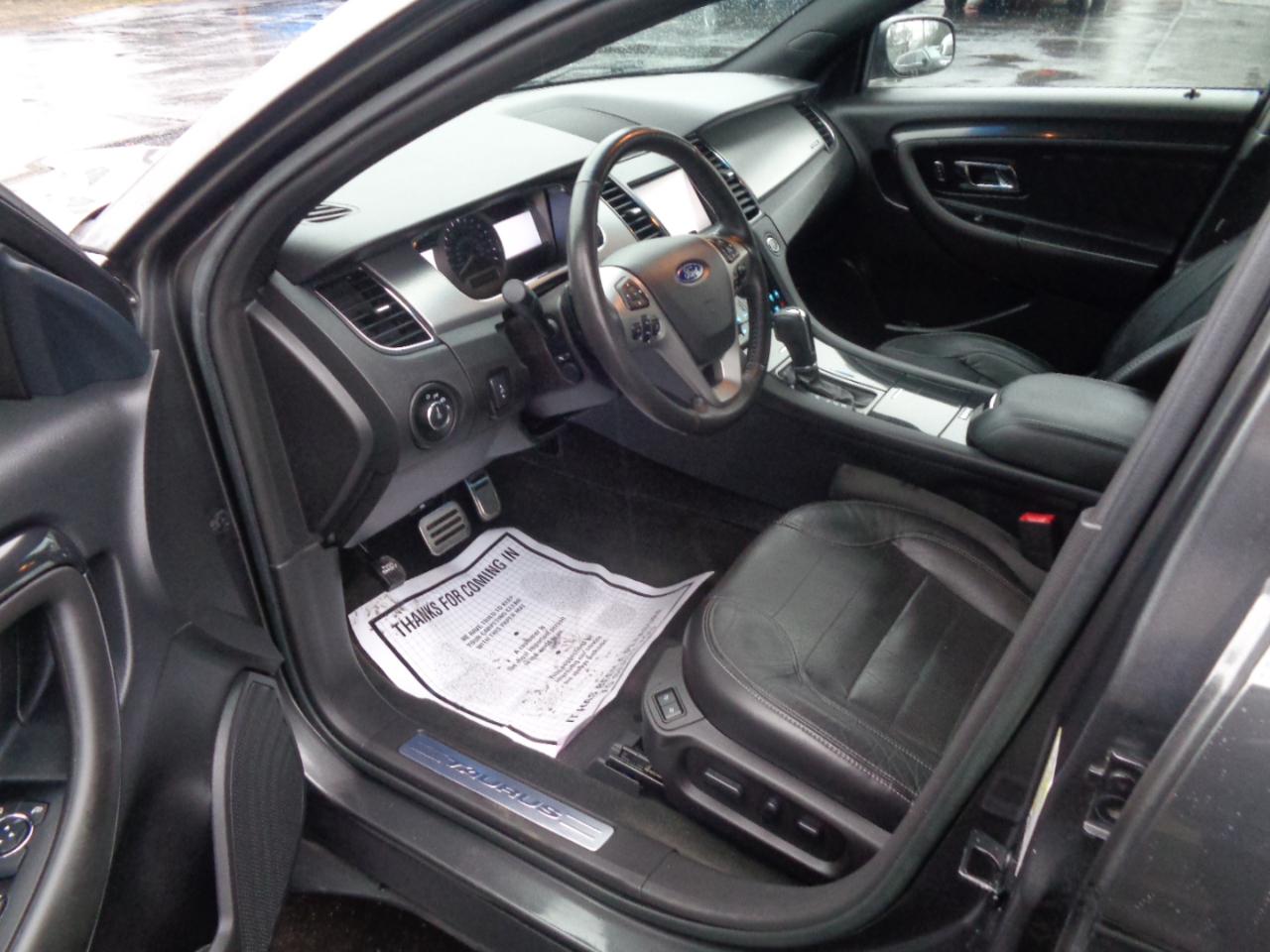 Ford Taurus 4dr Sdn SHO AWD 2015