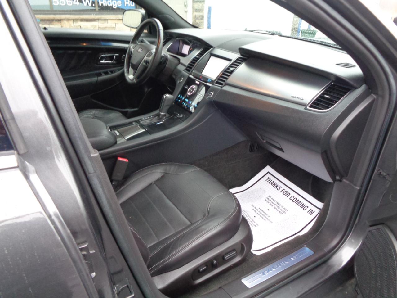 Ford Taurus 4dr Sdn SHO AWD 2015