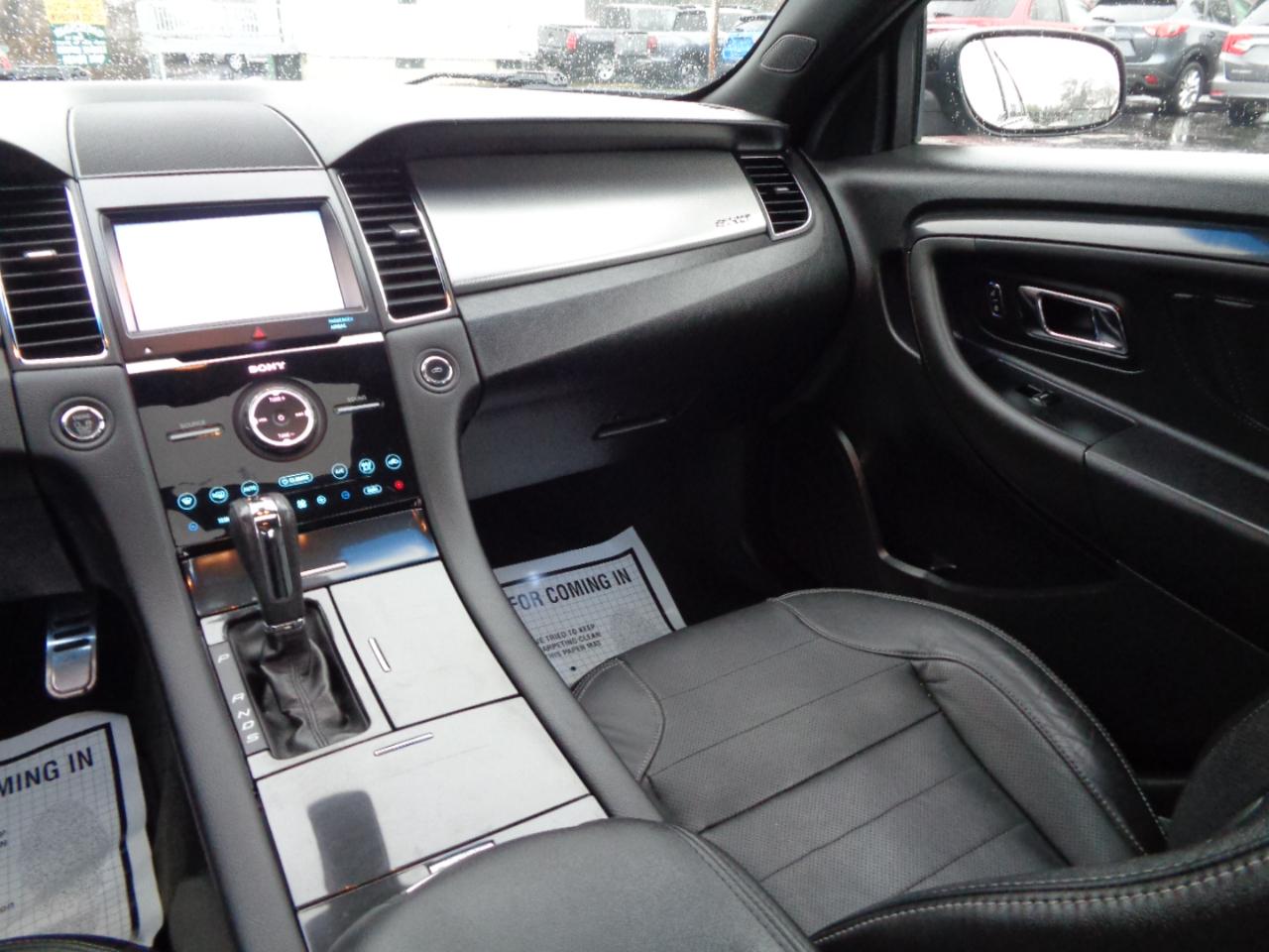 Ford Taurus 4dr Sdn SHO AWD 2015