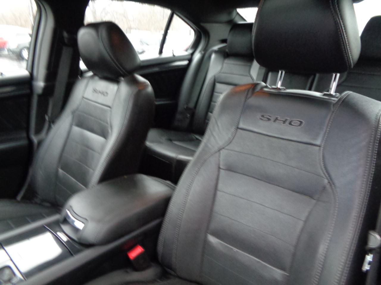 Ford Taurus 4dr Sdn SHO AWD 2015