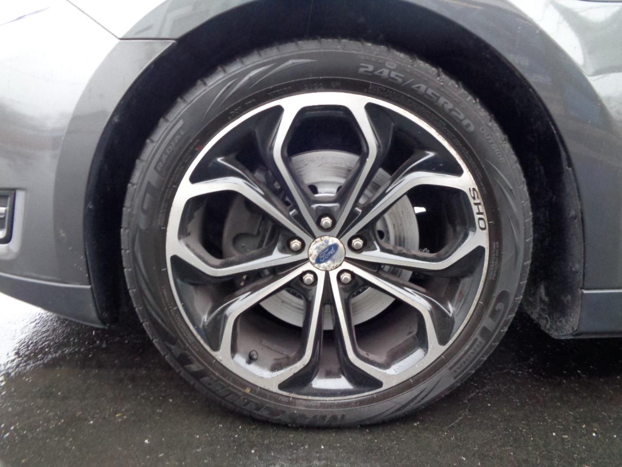 Ford Taurus 4dr Sdn SHO AWD 2015