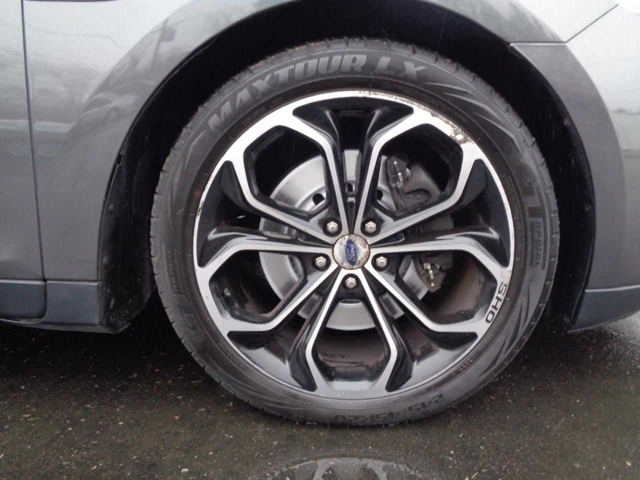 Ford Taurus 4dr Sdn SHO AWD 2015