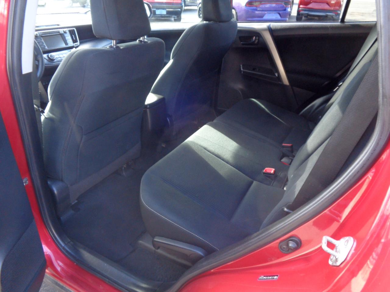 Toyota RAV4 AWD 4dr XLE (Natl) 2013