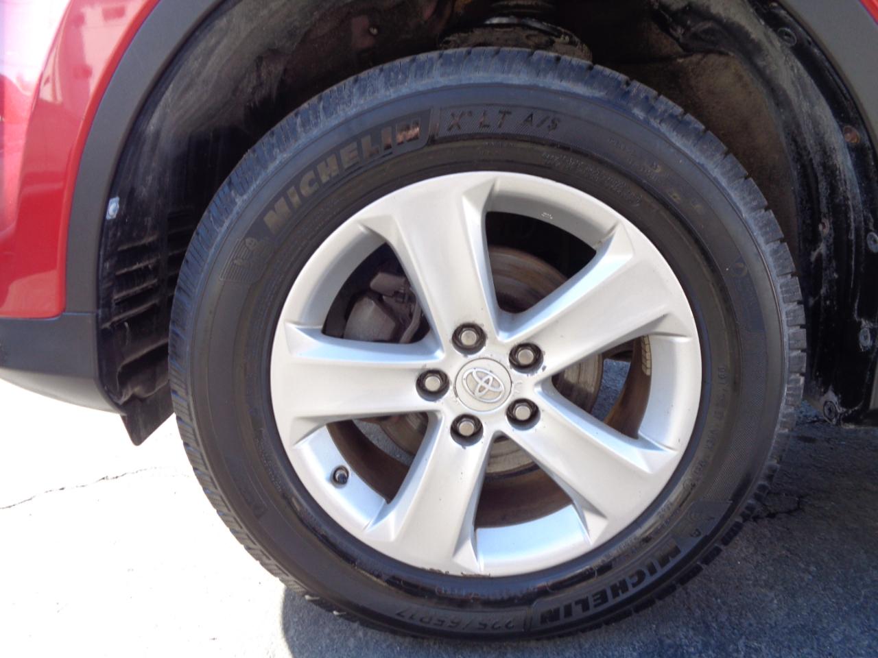 Toyota RAV4 AWD 4dr XLE (Natl) 2013