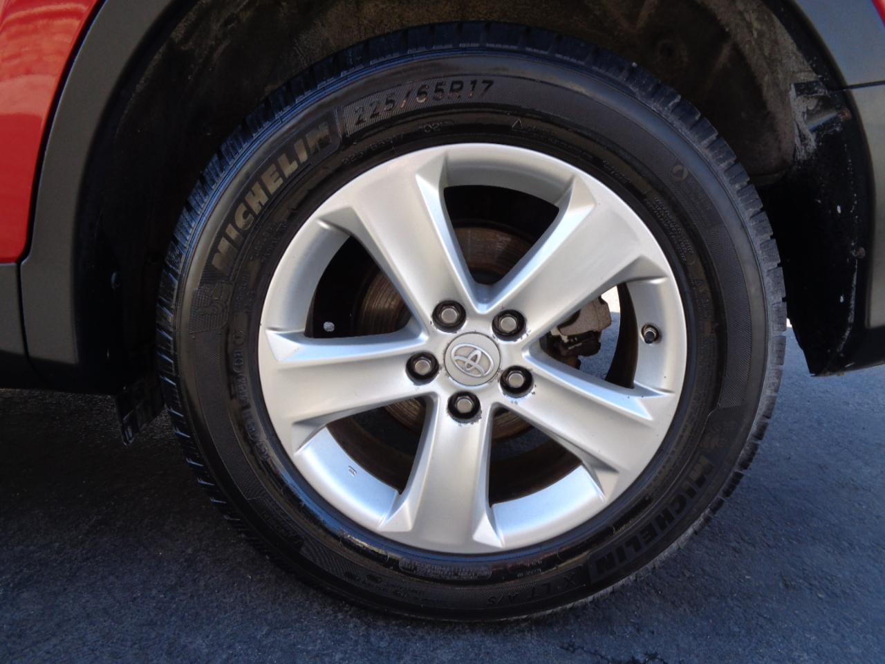 Toyota RAV4 AWD 4dr XLE (Natl) 2013