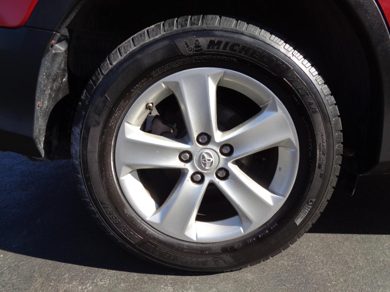 Toyota RAV4 AWD 4dr XLE (Natl) 2013