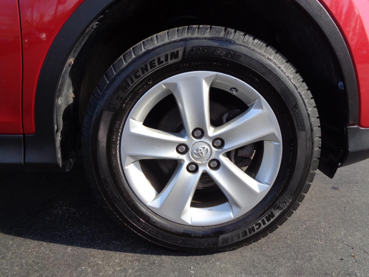 Toyota RAV4 AWD 4dr XLE (Natl) 2013