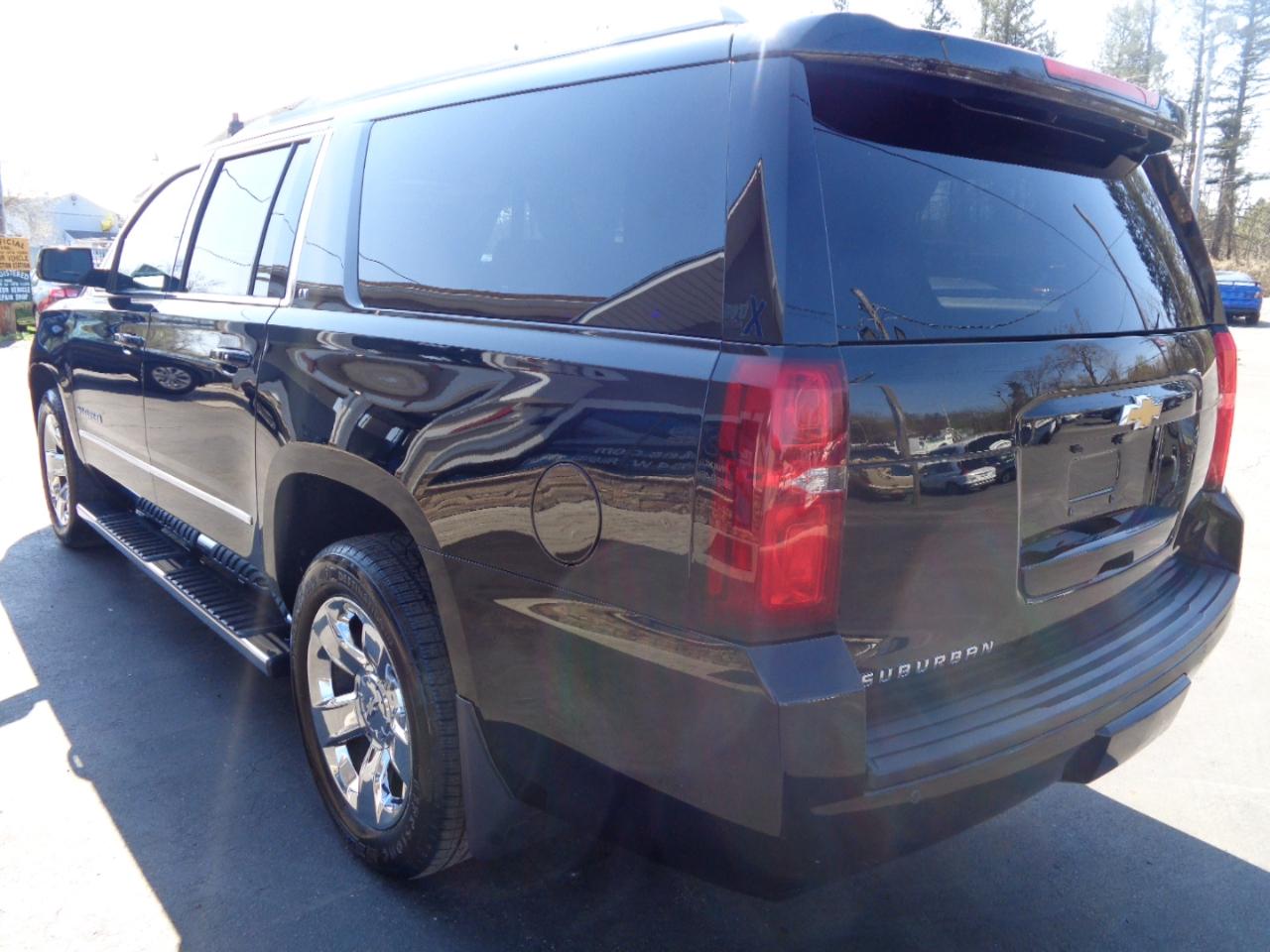 Chevrolet Suburban 4WD 4dr 1500 LT 2016