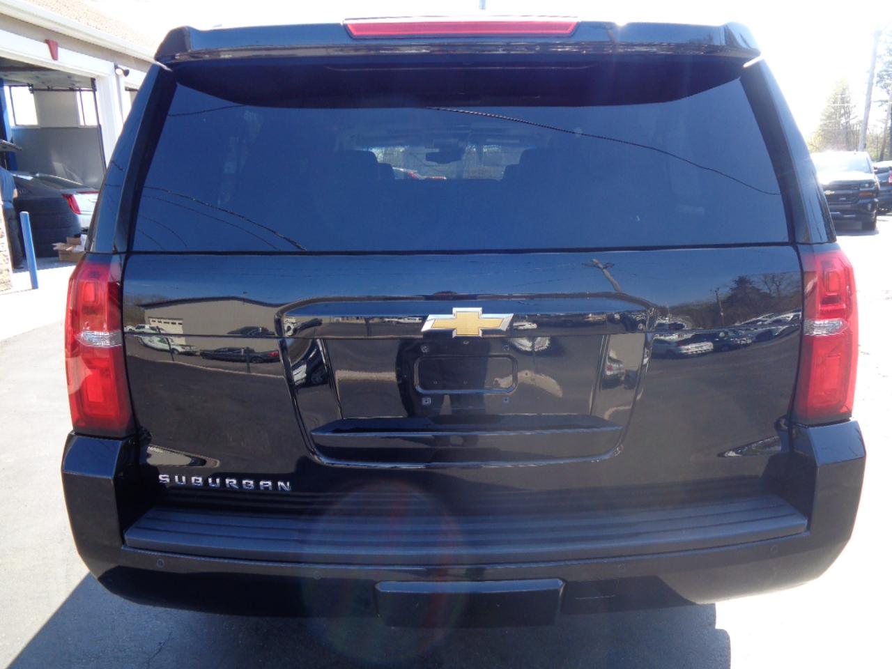 Chevrolet Suburban 4WD 4dr 1500 LT 2016