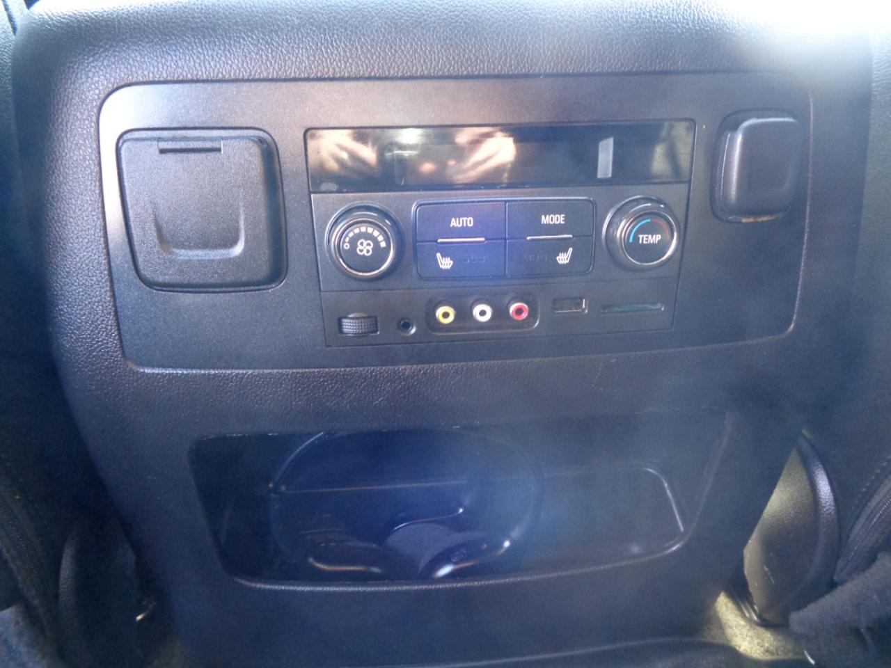 Chevrolet Suburban 4WD 4dr 1500 LT 2016