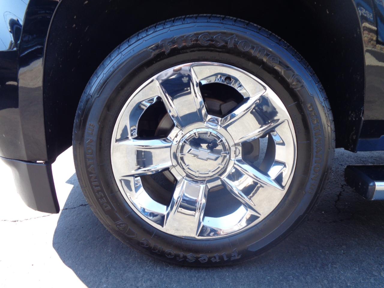 Chevrolet Suburban 4WD 4dr 1500 LT 2016