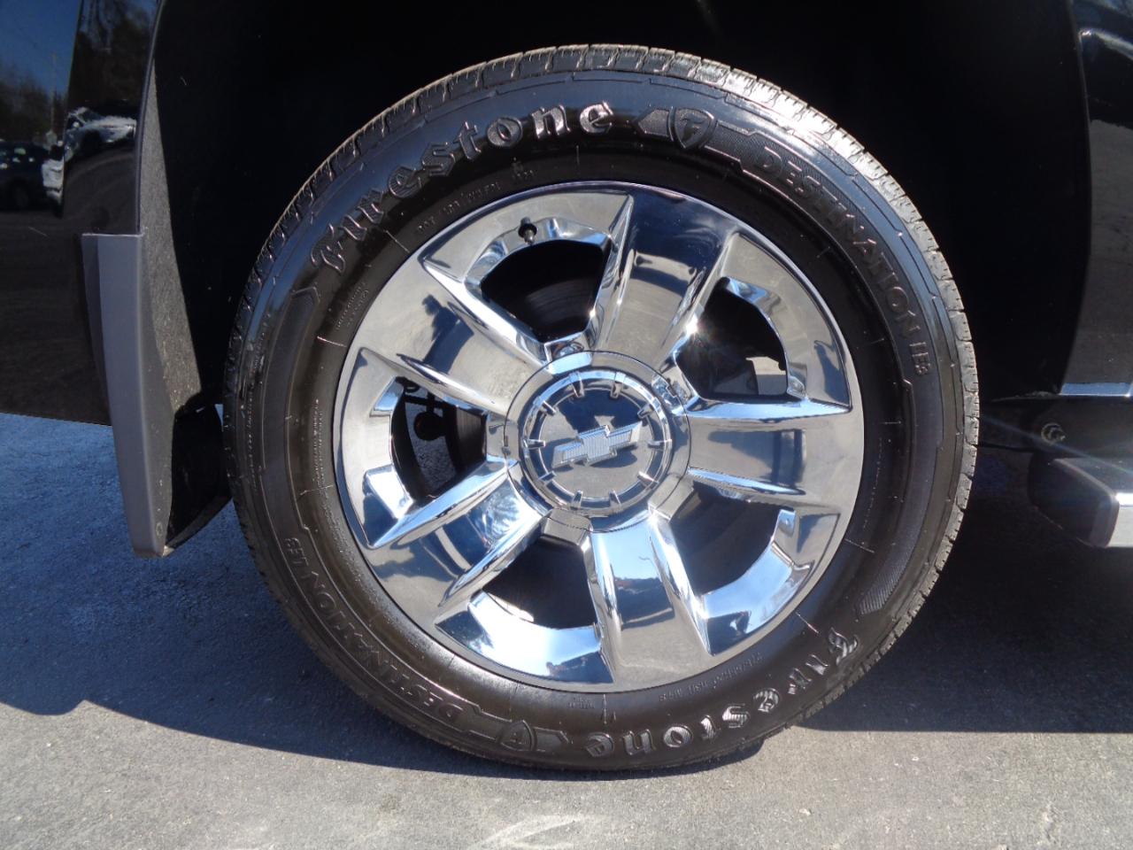 Chevrolet Suburban 4WD 4dr 1500 LT 2016