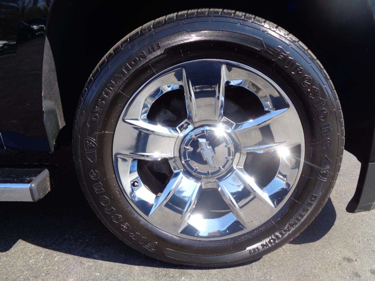 Chevrolet Suburban 4WD 4dr 1500 LT 2016