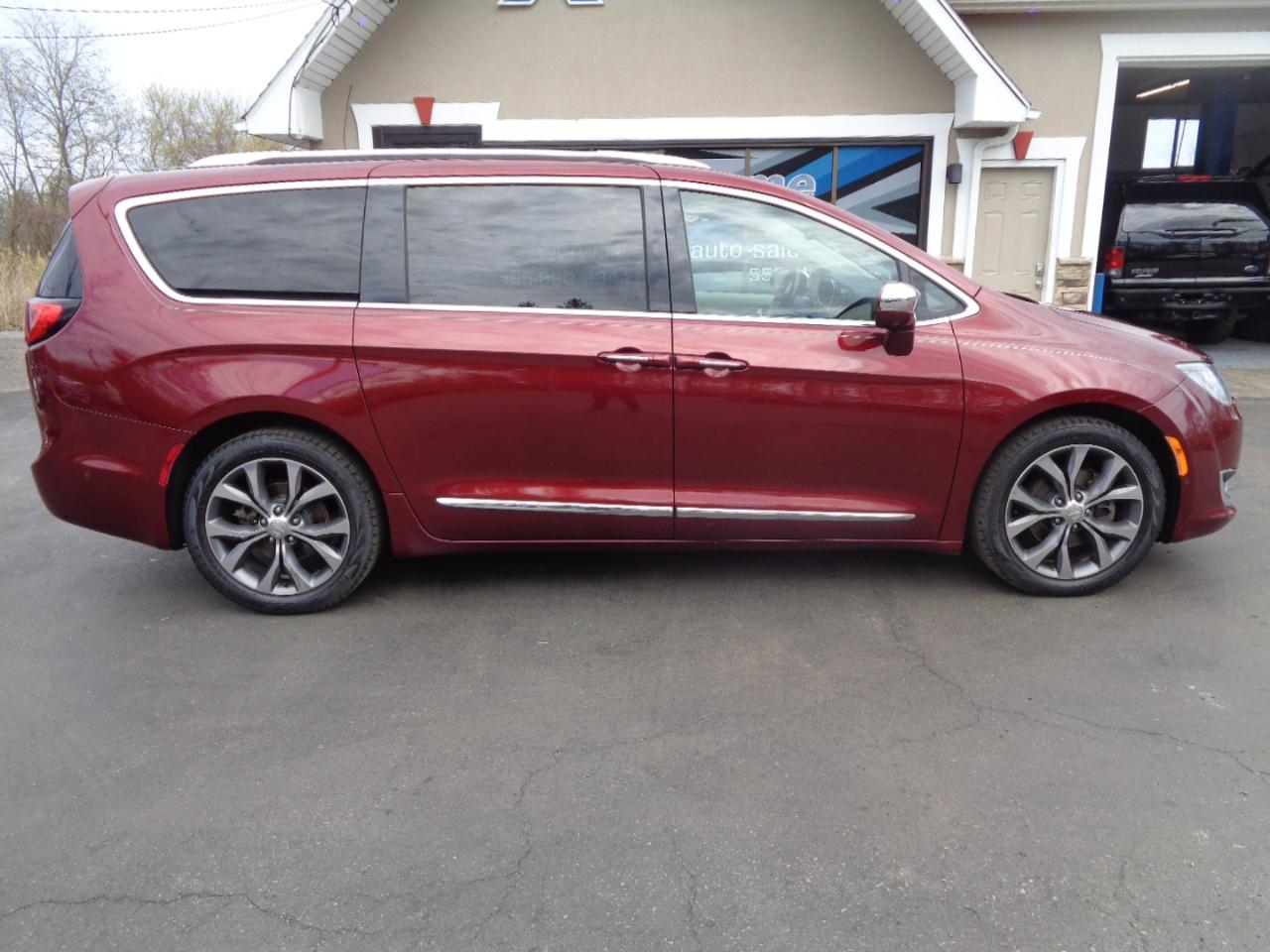 Chrysler Pacifica Limited FWD 2017
