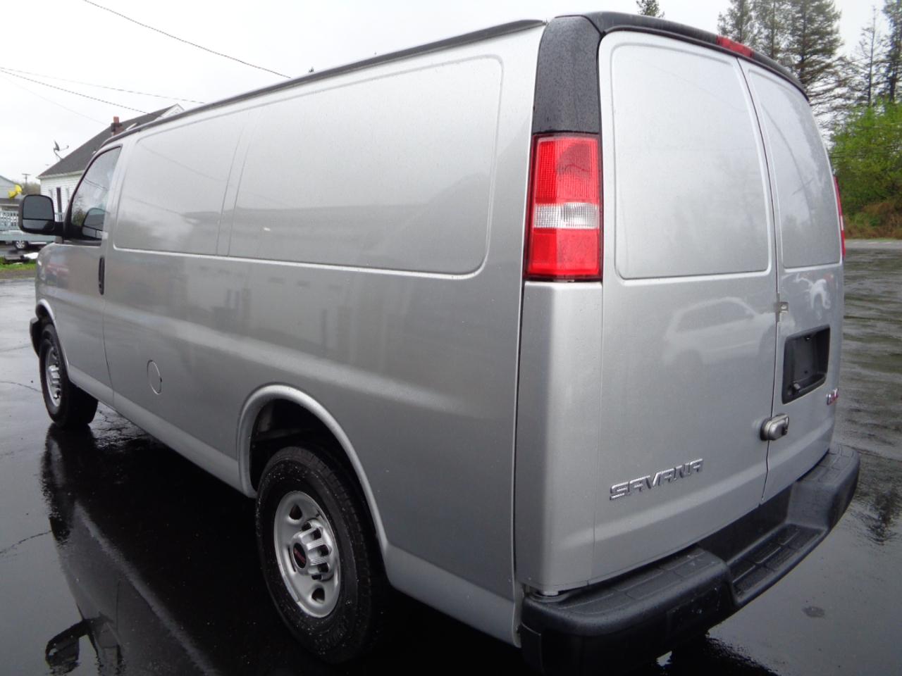 GMC Savana Cargo Van RWD 2500 135" 2020