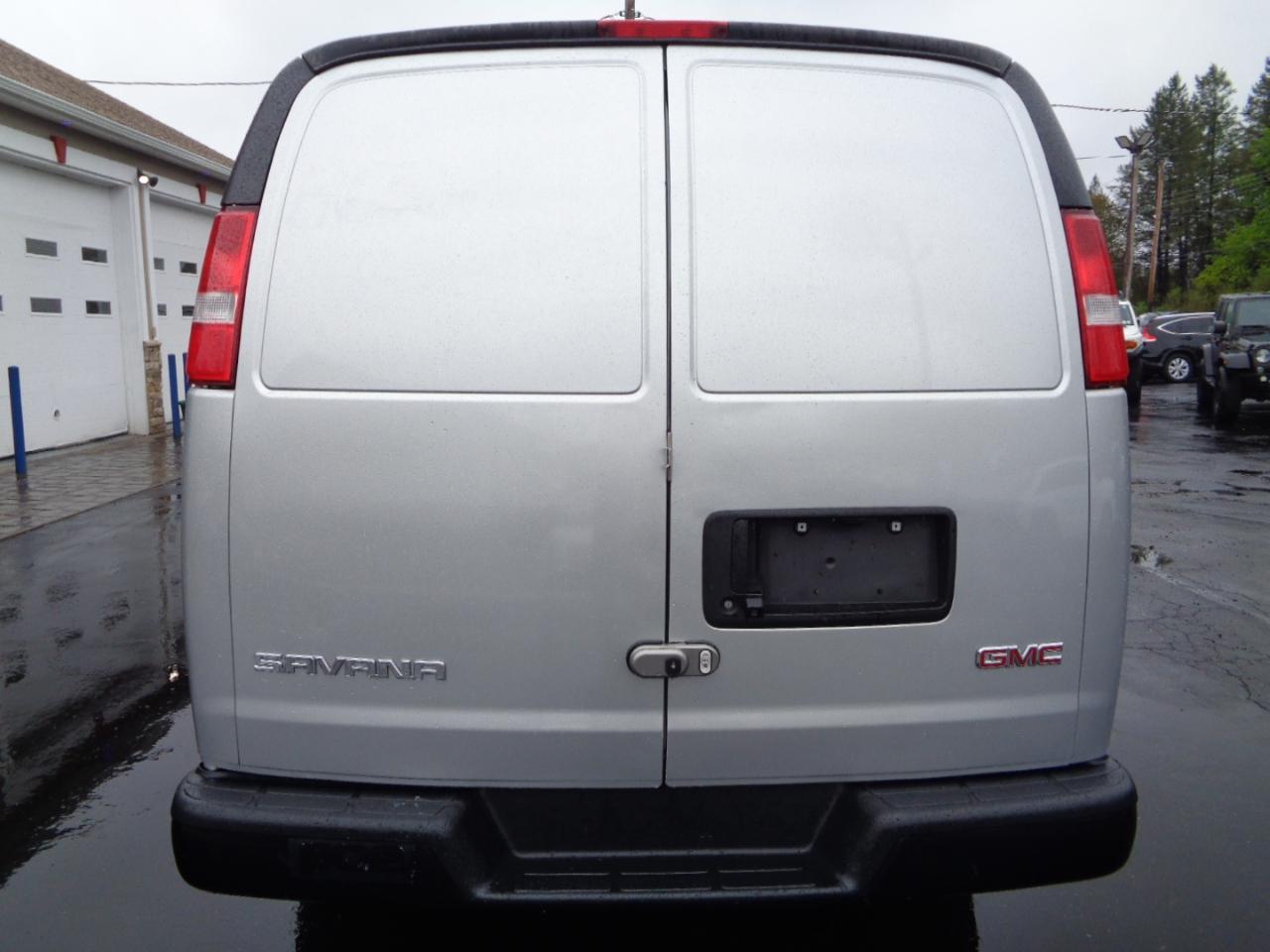 GMC Savana Cargo Van RWD 2500 135" 2020