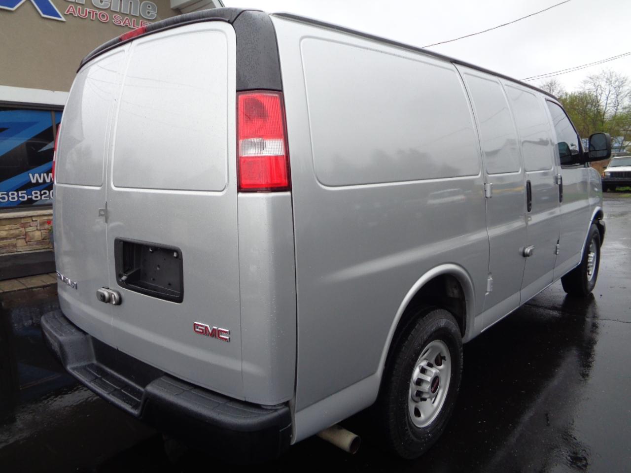 GMC Savana Cargo Van RWD 2500 135" 2020