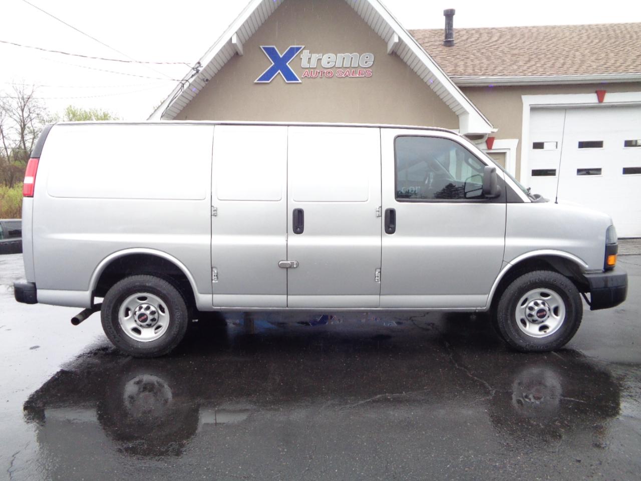 GMC Savana Cargo Van RWD 2500 135" 2020
