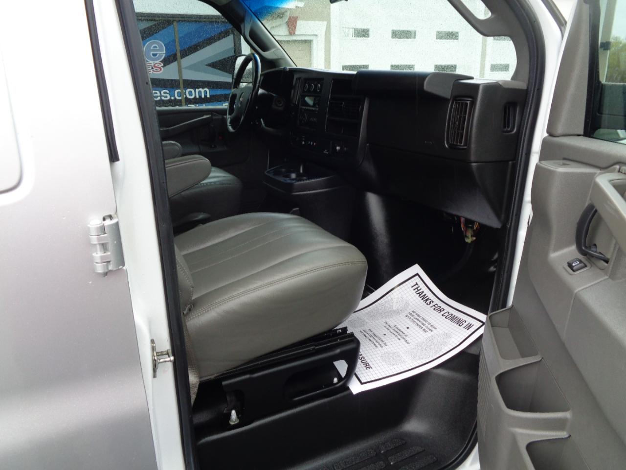 GMC Savana Cargo Van RWD 2500 135" 2020