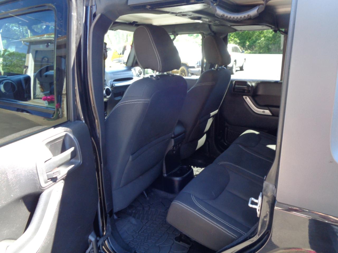 Jeep Wrangler Unlimited 4WD 4dr Sahara 2015