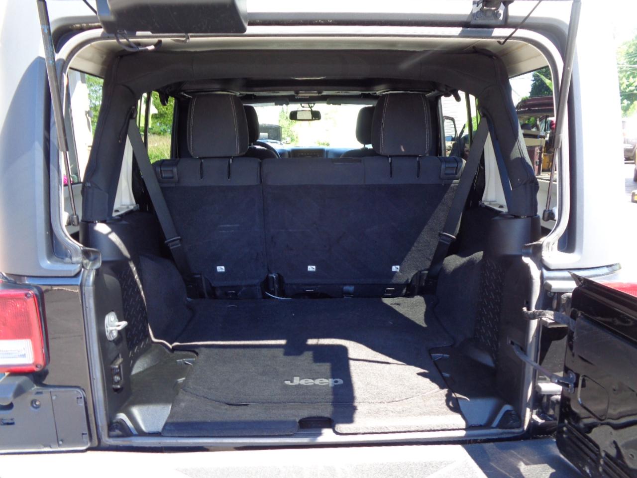 Jeep Wrangler Unlimited 4WD 4dr Sahara 2015