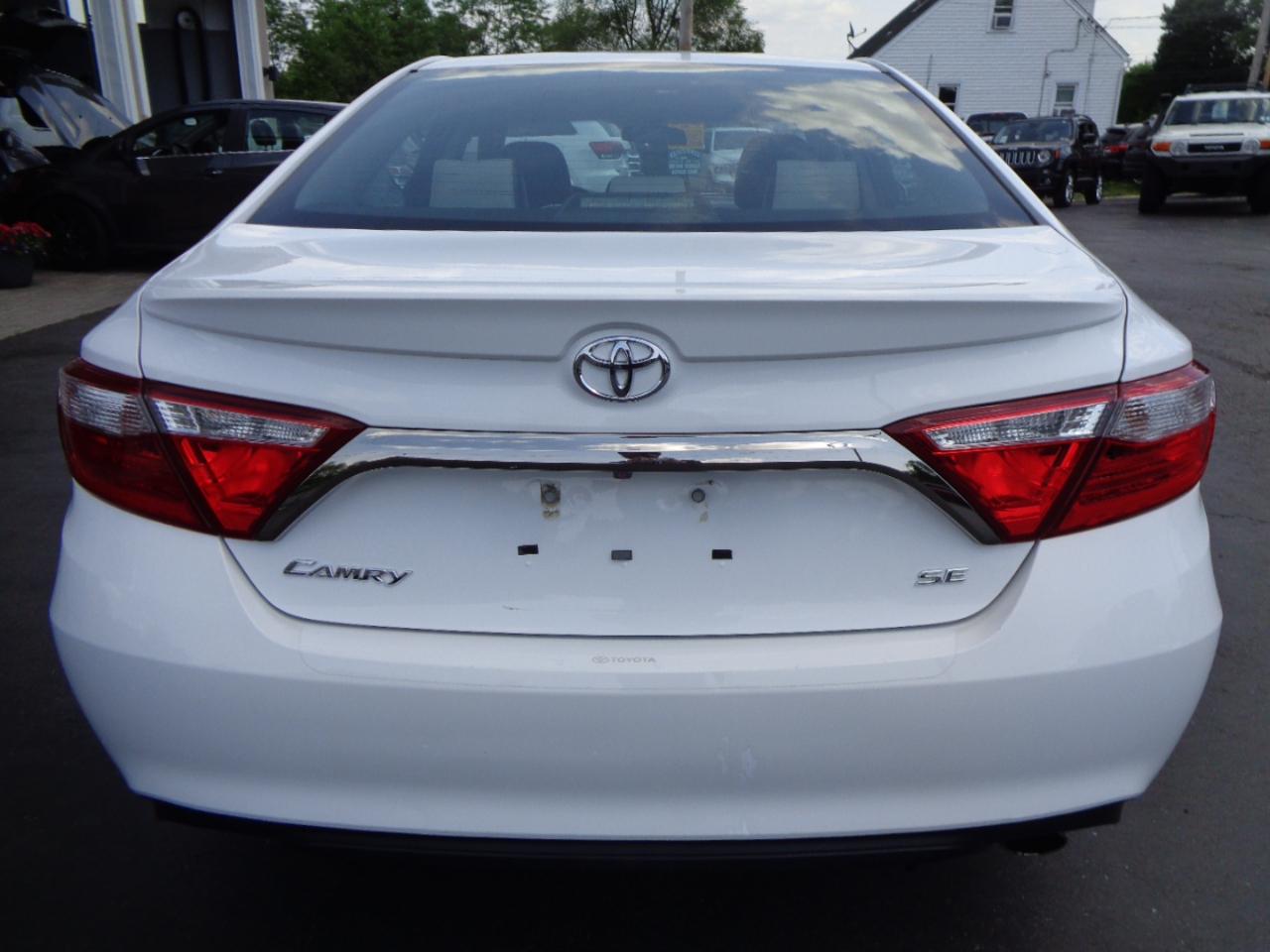 Toyota Camry XLE Auto (Natl) 2017