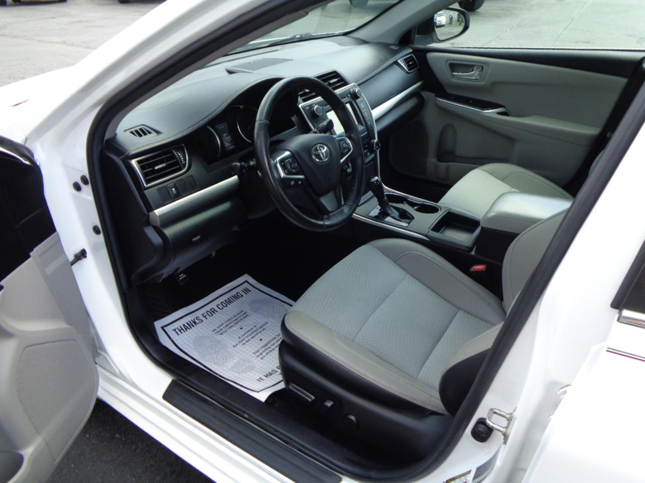 Toyota Camry XLE Auto (Natl) 2017