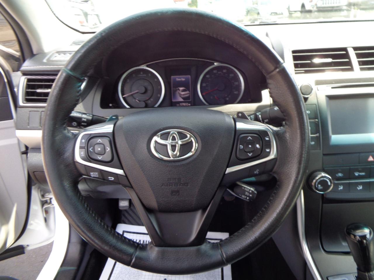 Toyota Camry XLE Auto (Natl) 2017