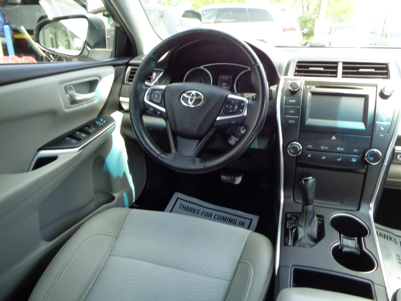 Toyota Camry XLE Auto (Natl) 2017