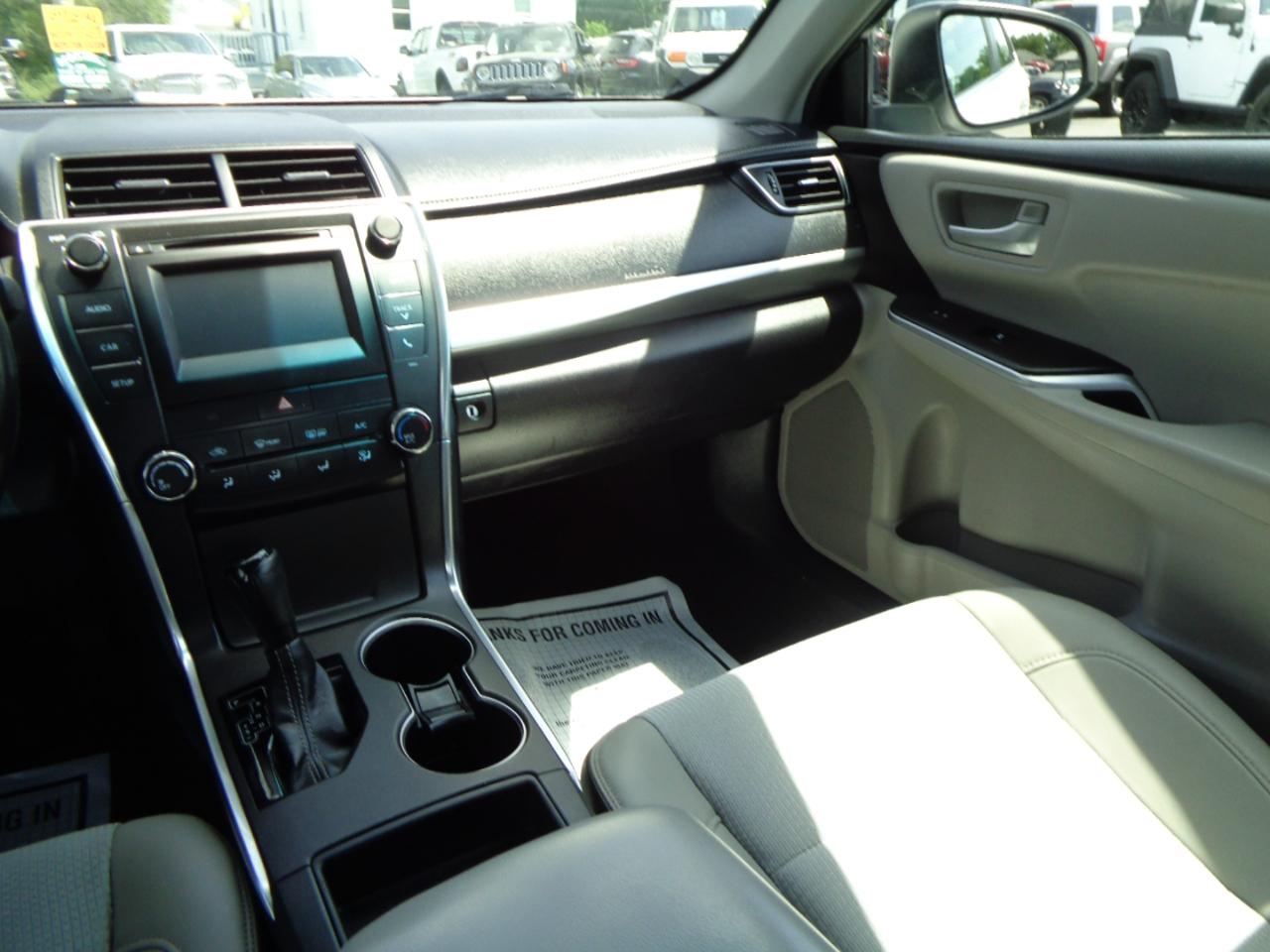 Toyota Camry XLE Auto (Natl) 2017