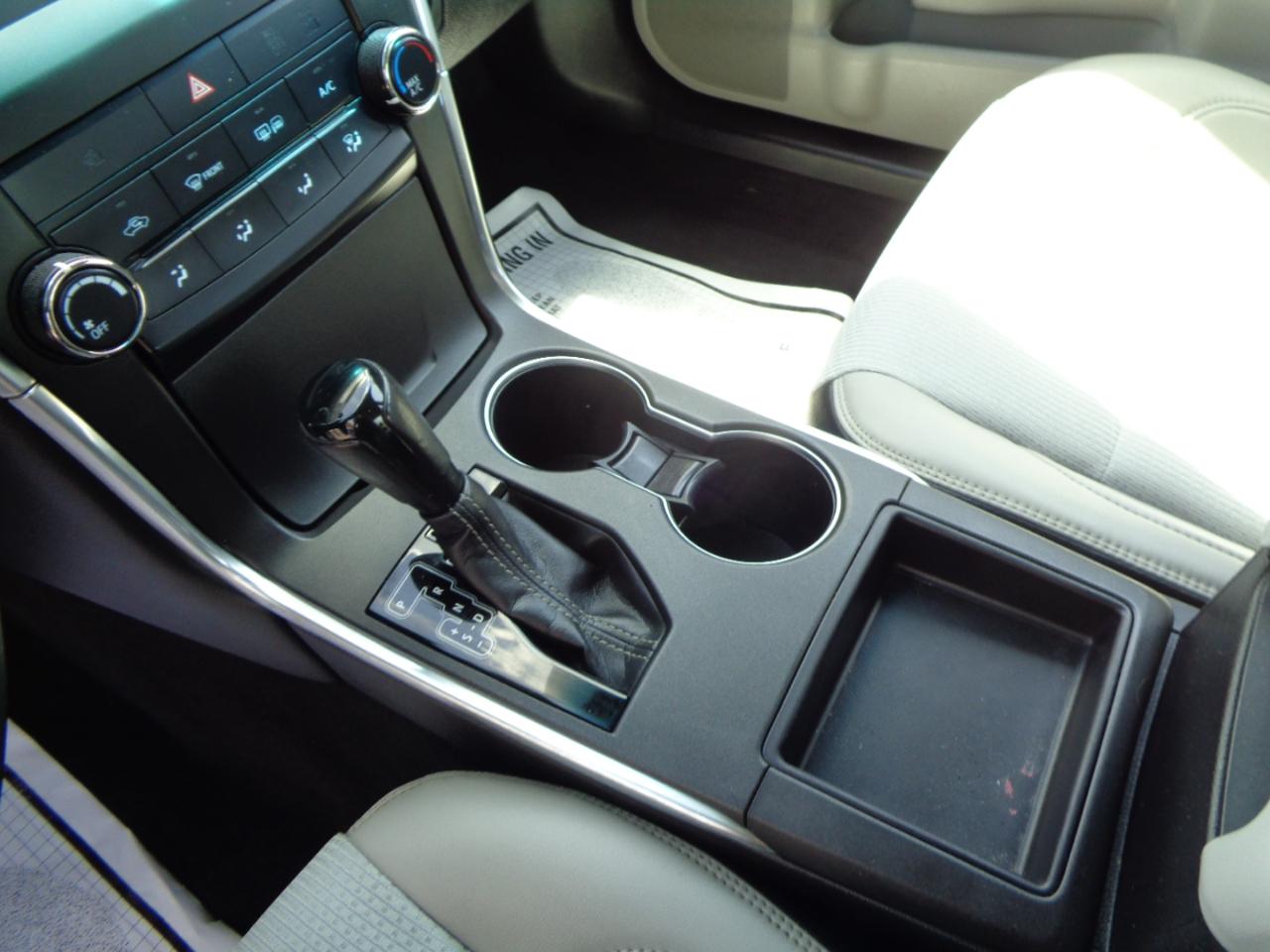 Toyota Camry XLE Auto (Natl) 2017