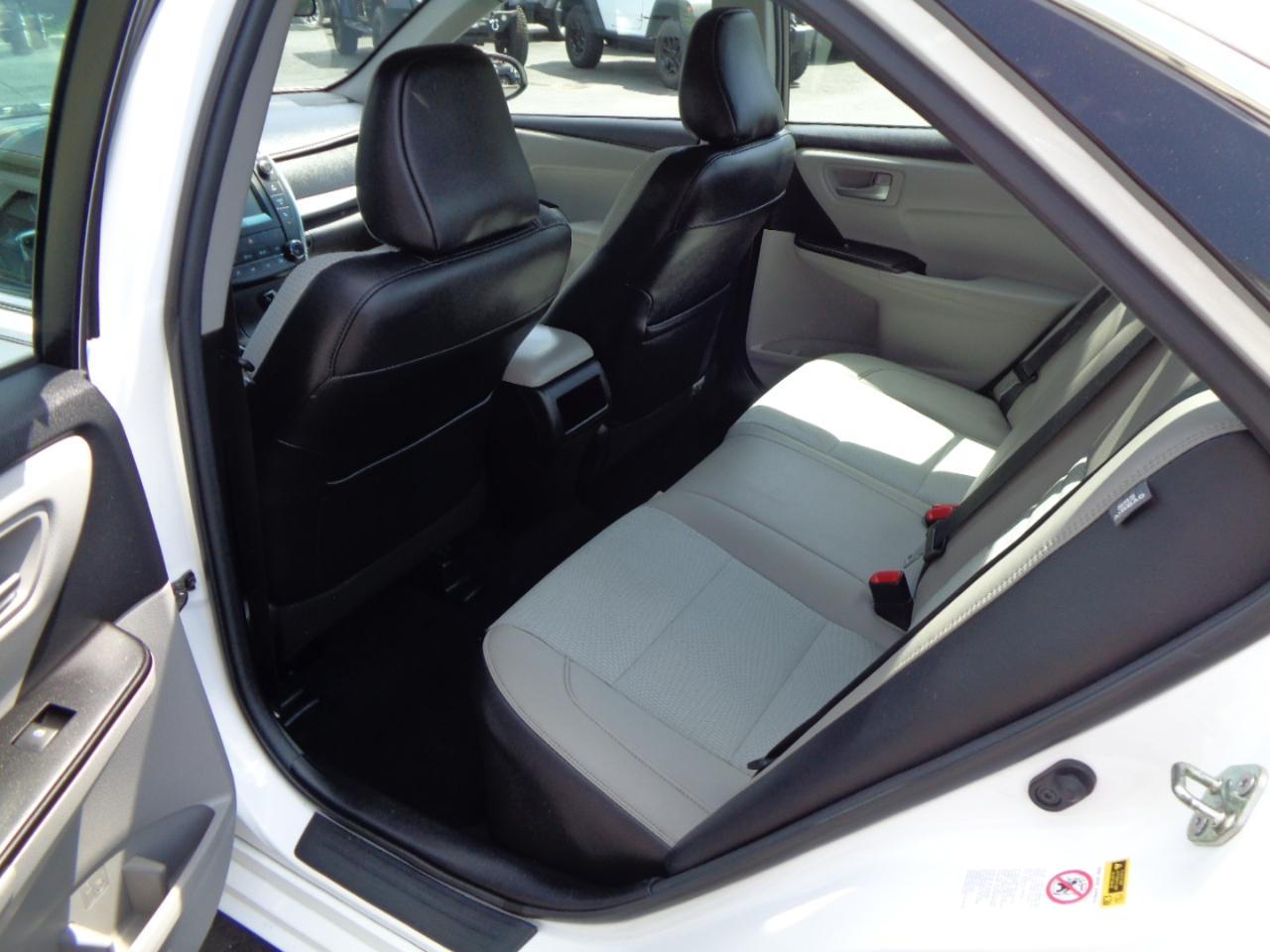 Toyota Camry XLE Auto (Natl) 2017