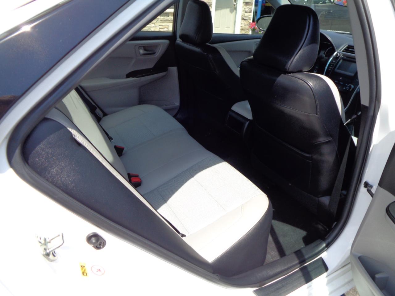 Toyota Camry XLE Auto (Natl) 2017