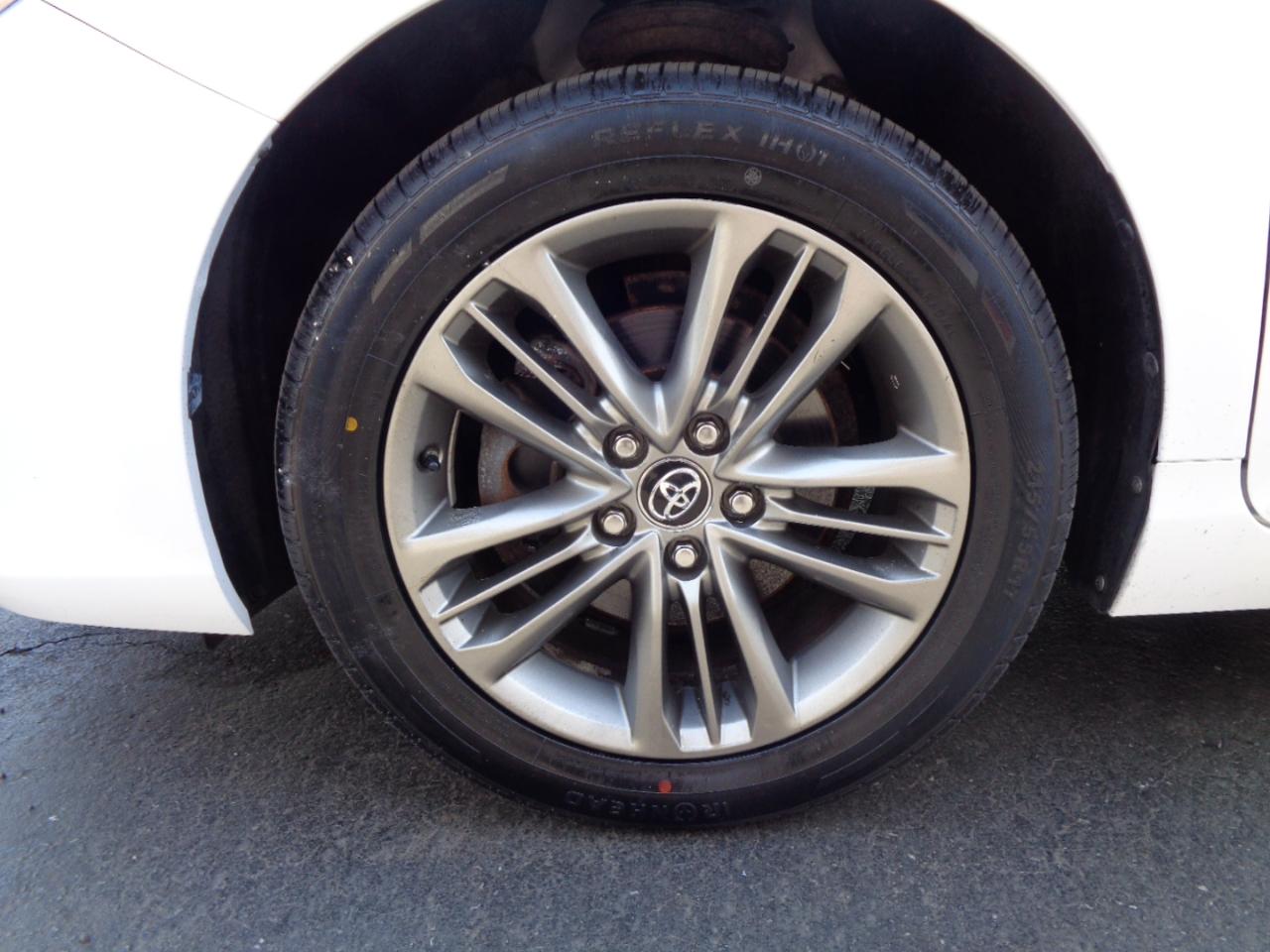 Toyota Camry XLE Auto (Natl) 2017