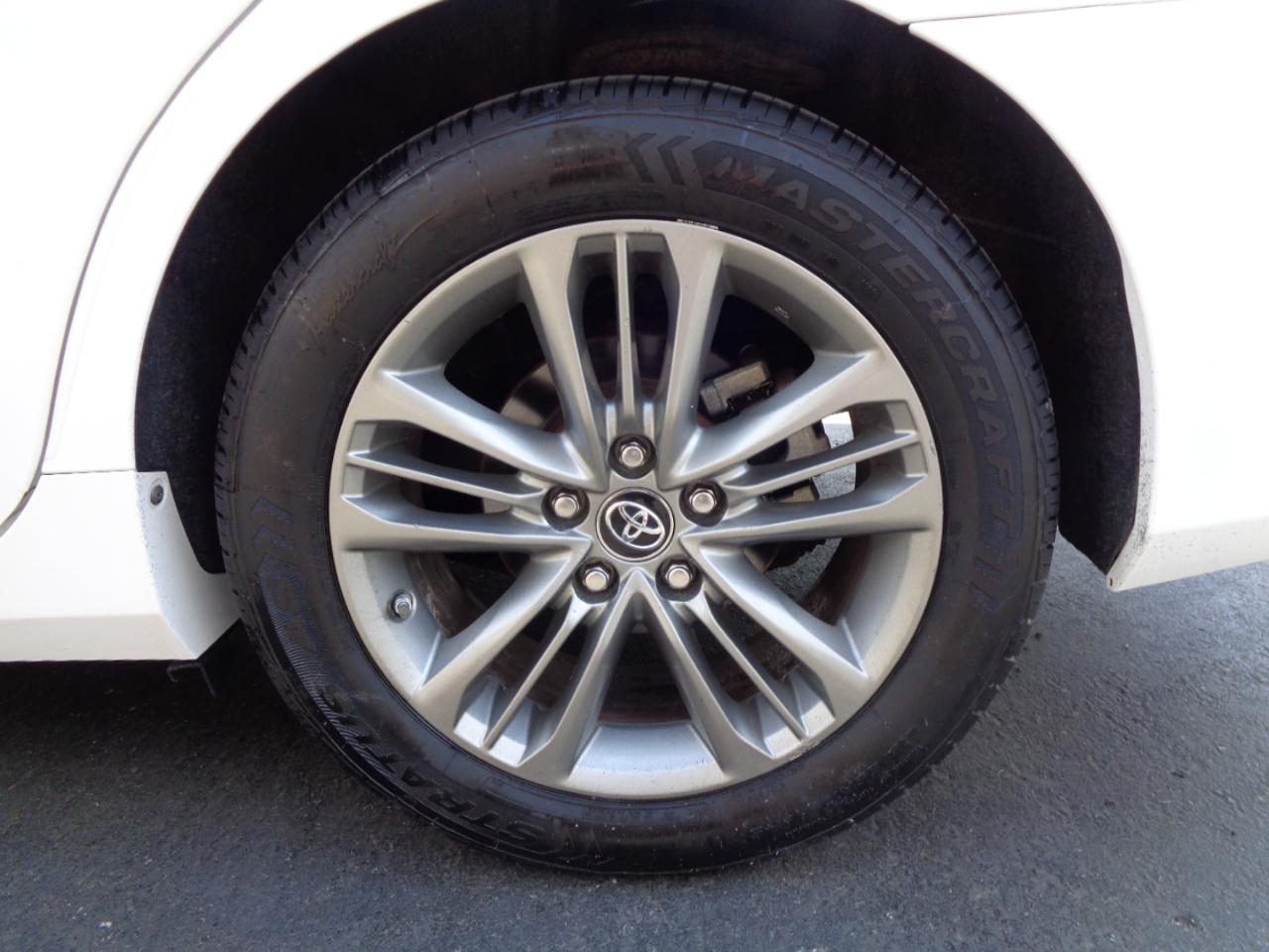 Toyota Camry XLE Auto (Natl) 2017