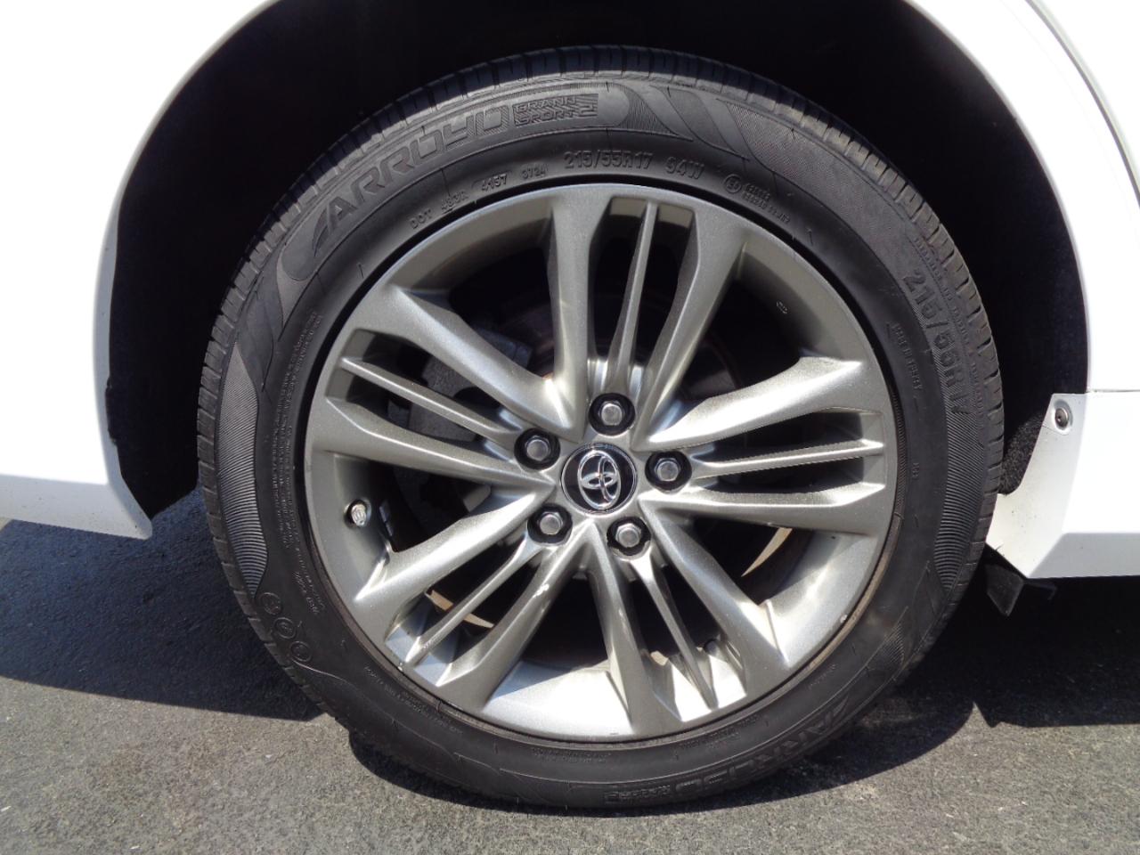 Toyota Camry XLE Auto (Natl) 2017