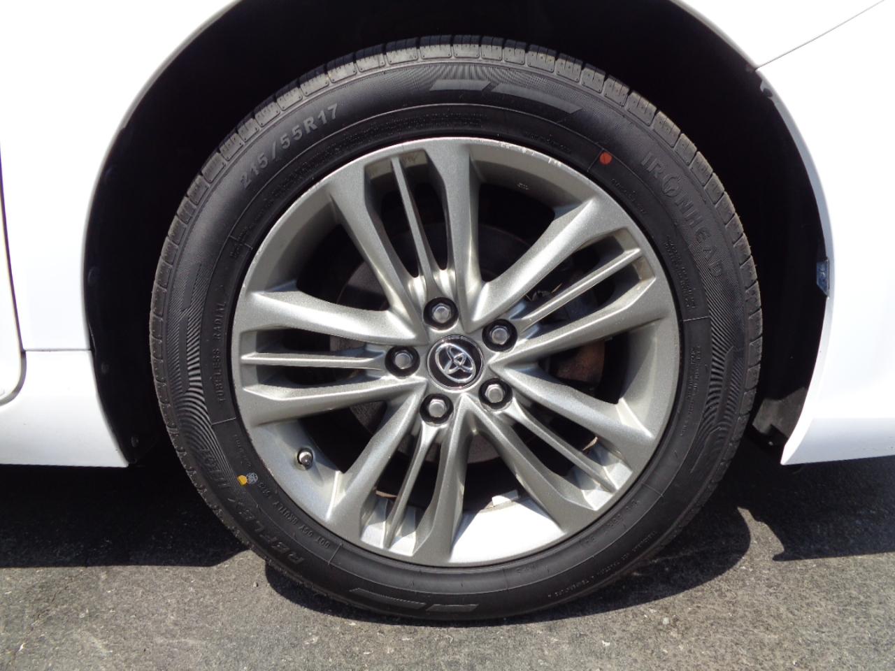 Toyota Camry XLE Auto (Natl) 2017