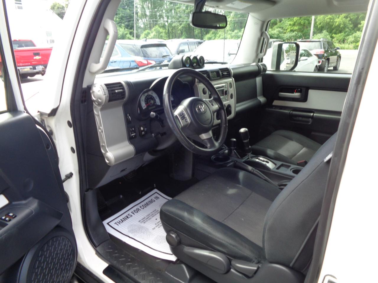 Toyota FJ Cruiser 4WD 4dr Man (Natl) 2013