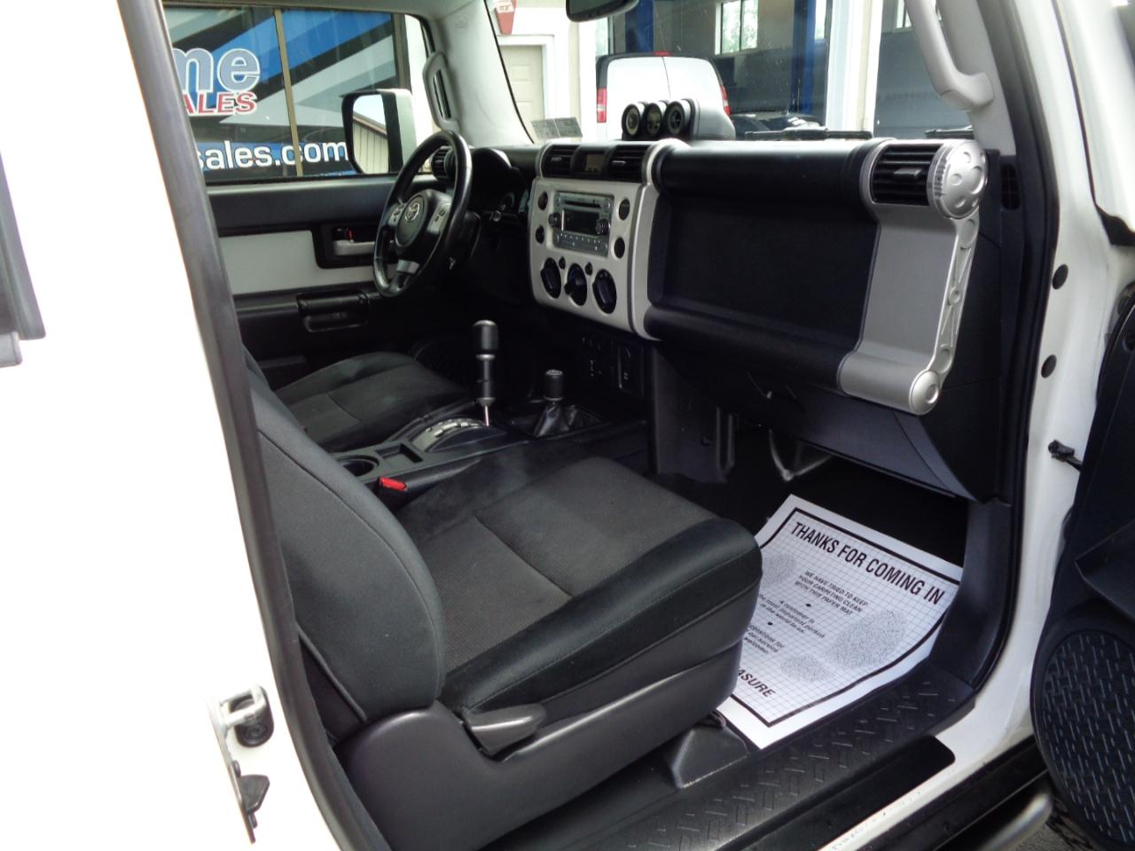 Toyota FJ Cruiser 4WD 4dr Man (Natl) 2013