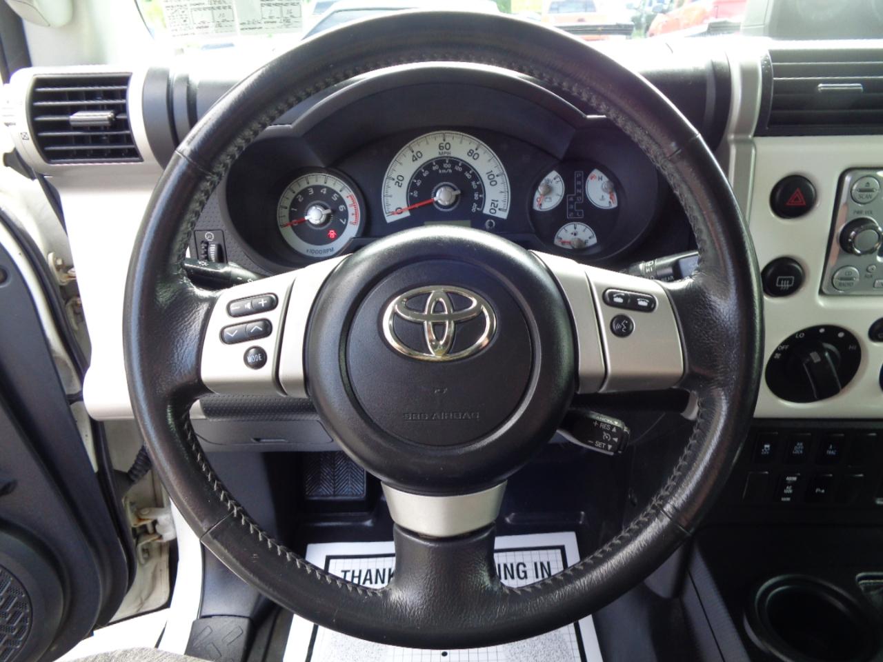 Toyota FJ Cruiser 4WD 4dr Man (Natl) 2013