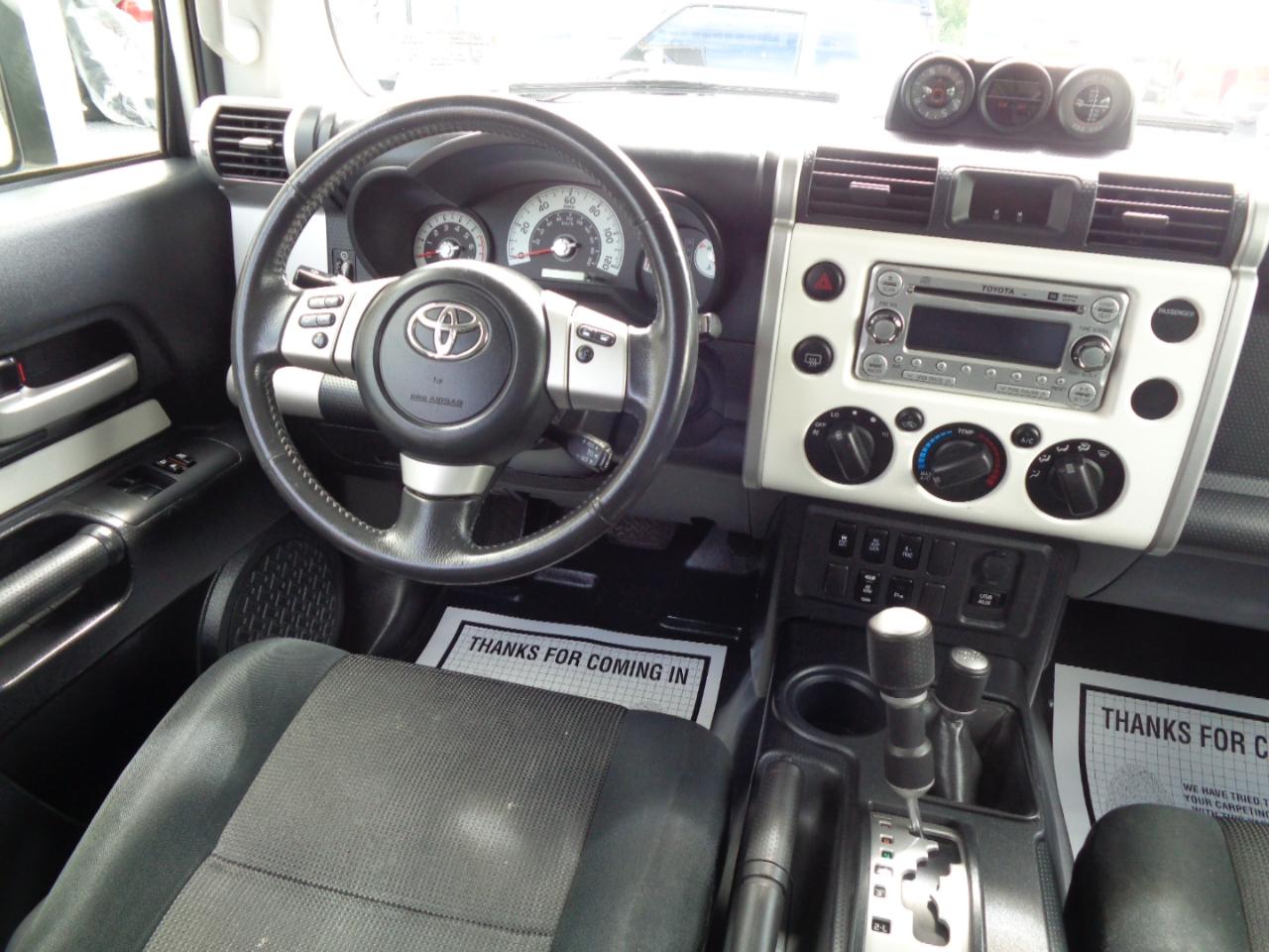 Toyota FJ Cruiser 4WD 4dr Man (Natl) 2013