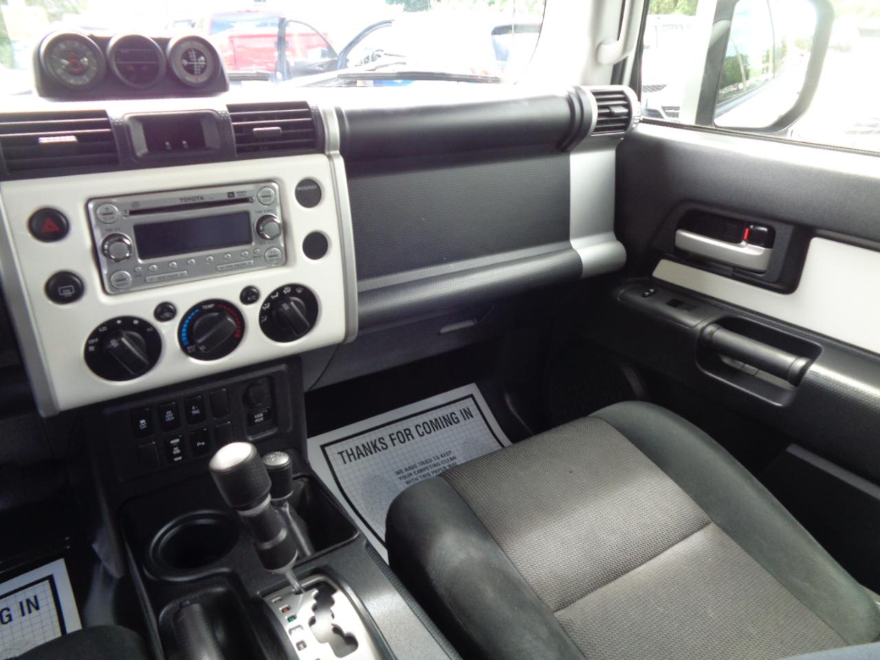Toyota FJ Cruiser 4WD 4dr Man (Natl) 2013