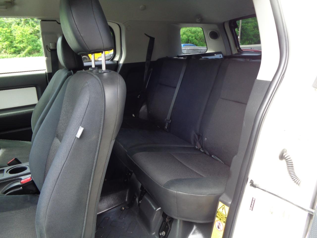 Toyota FJ Cruiser 4WD 4dr Man (Natl) 2013