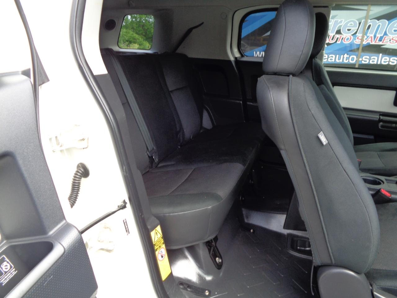 Toyota FJ Cruiser 4WD 4dr Man (Natl) 2013