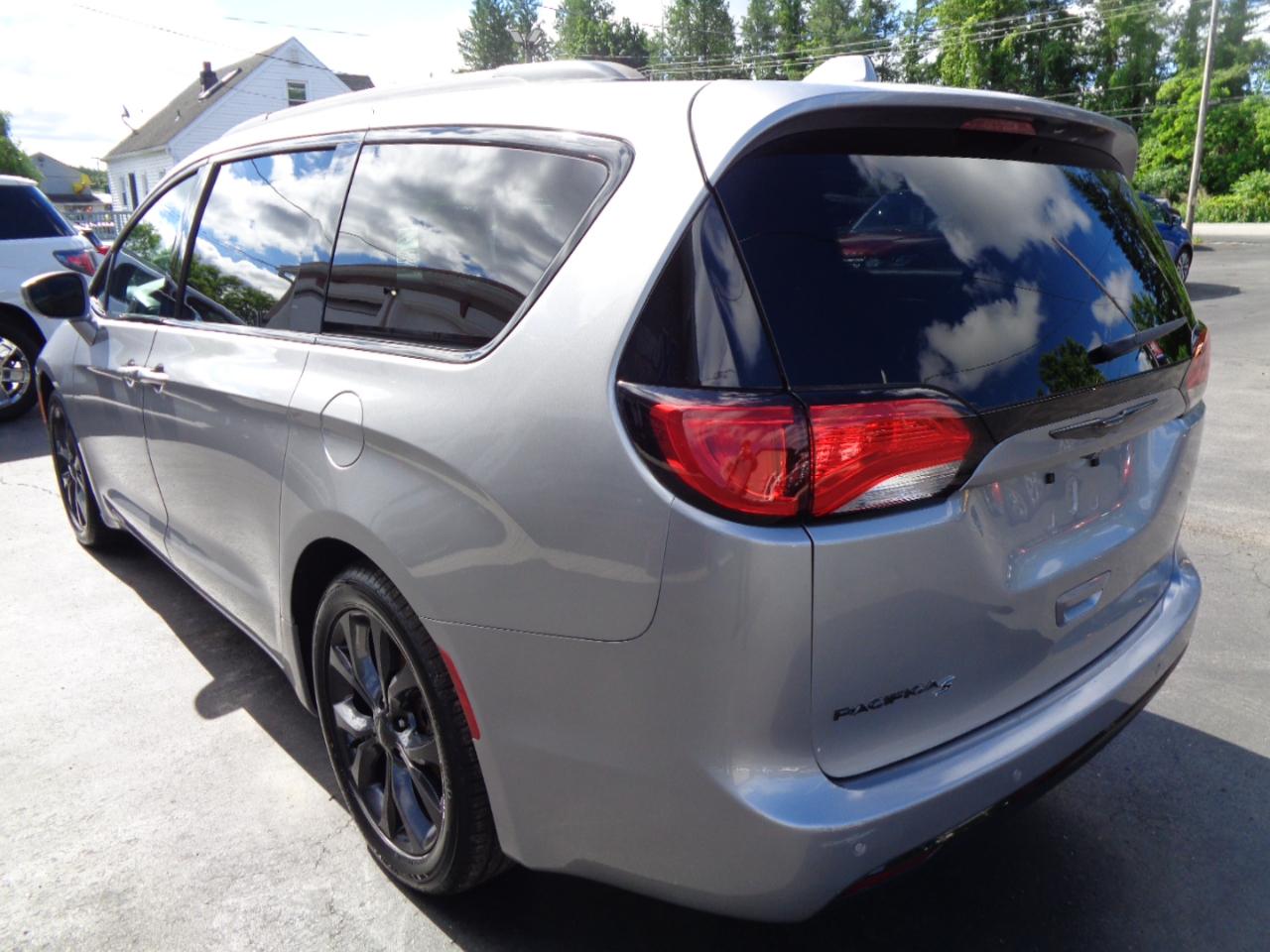 Chrysler Pacifica Touring Plus FWD 2018