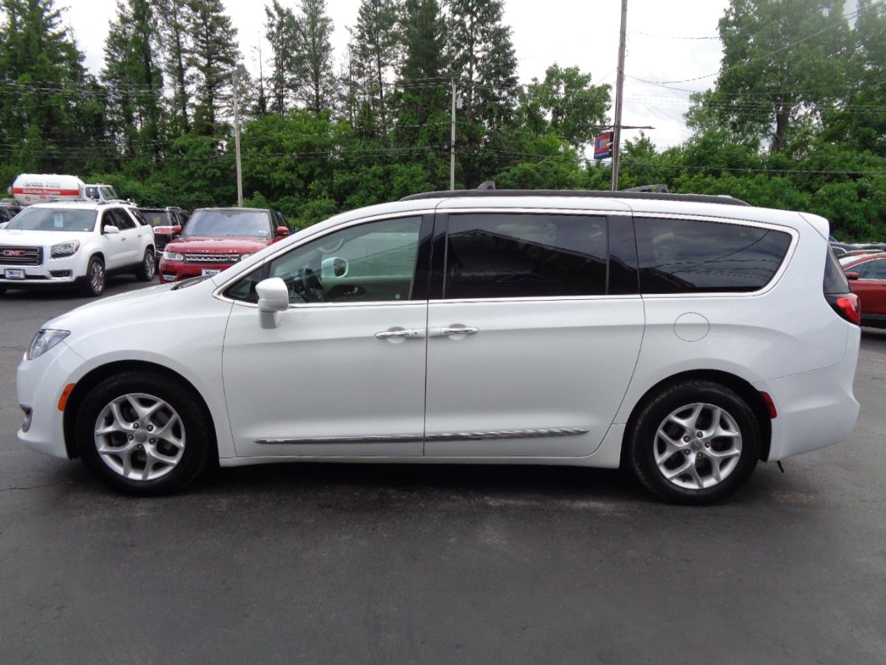 Chrysler Pacifica Touring-L FWD 2017