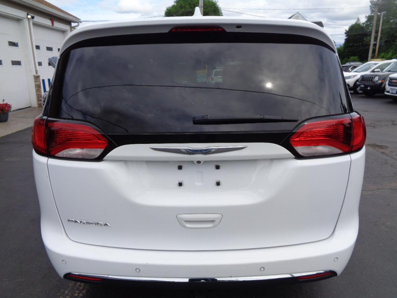 Chrysler Pacifica Touring-L FWD 2017