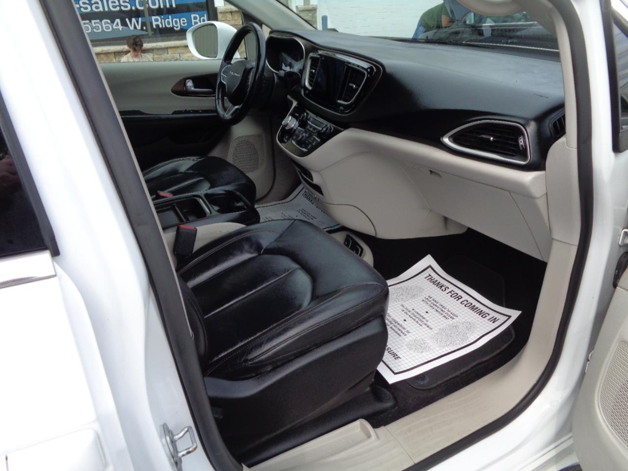 Chrysler Pacifica Touring-L FWD 2017